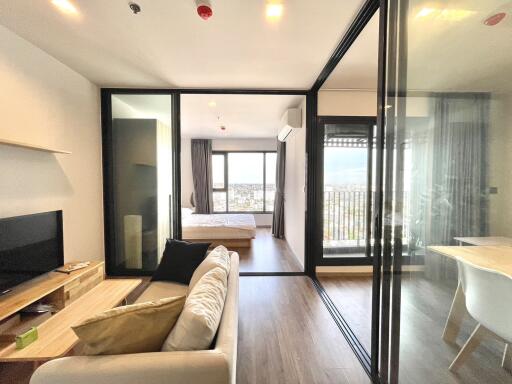 Life Ladprao Valley near BTS Ha Yaek Lat Phrao Stylish Modern 1-Bedroom 1-Bathroom Condo for Rent