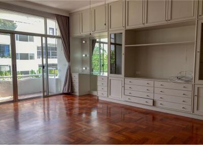 4 bed pet friendly for rent in sathon area - 920071049-707