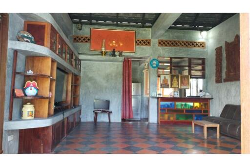 Thai Style 3 Bedrooms house for sale@Maenum