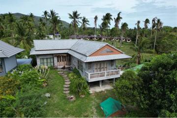 Thai Style 3 Bedrooms house for sale@Maenum