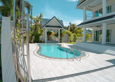 Spacious pool villa in Rawai