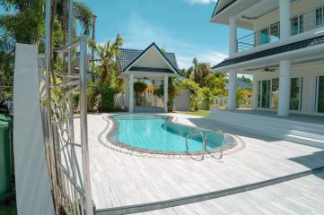 Spacious pool villa in Rawai