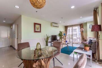 2 bed Condo in Serene Place Sukhumvit 24 Khlongtan Sub District C018433