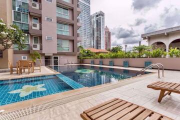 2 bed Condo in Serene Place Sukhumvit 24 Khlongtan Sub District C018433