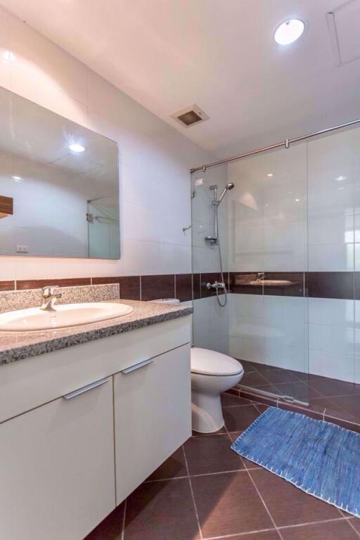 2 bed Condo in Serene Place Sukhumvit 24 Khlongtan Sub District C018433