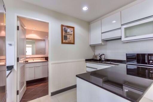 2 bed Condo in Serene Place Sukhumvit 24 Khlongtan Sub District C018433