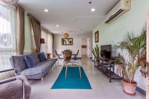 2 bed Condo in Serene Place Sukhumvit 24 Khlongtan Sub District C018433