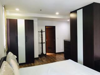 2 bed Condo in The Rajdamri Lumphini Sub District C018242