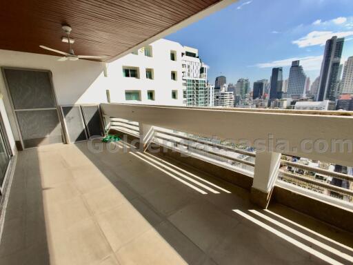 4-Bedrooms Apartment on high floor with balconies - Asok BTS