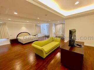 4-Bedrooms Apartment on high floor with balconies - Asok BTS