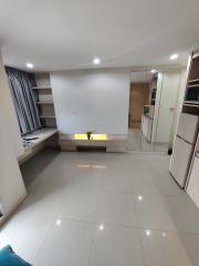To please people who want a corner condo. Big room, almost 50 sq m, next to MRT Lat Phrao 83, next to Lat Phrao Road, next to the mall, near Bodin School, near Lat Phrao Hospital. Easy to get to the