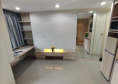 To please people who want a corner condo. Big room, almost 50 sq m, next to MRT Lat Phrao 83, next to Lat Phrao Road, next to the mall, near Bodin School, near Lat Phrao Hospital. Easy to get to the