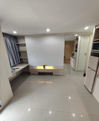 To please people who want a corner condo. Big room, almost 50 sq m, next to MRT Lat Phrao 83, next to Lat Phrao Road, next to the mall, near Bodin School, near Lat Phrao Hospital. Easy to get to the