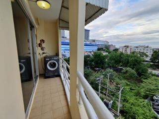 To please people who want a corner condo. Big room, almost 50 sq m, next to MRT Lat Phrao 83, next to Lat Phrao Road, next to the mall, near Bodin School, near Lat Phrao Hospital. Easy to get to the