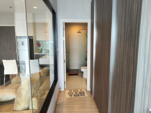 Urbano Absolute Sathon-Taksin near BTS Krung Thon Buri  Stylish Modern 1-Bedroom 1-Bathroom Condo for Rent