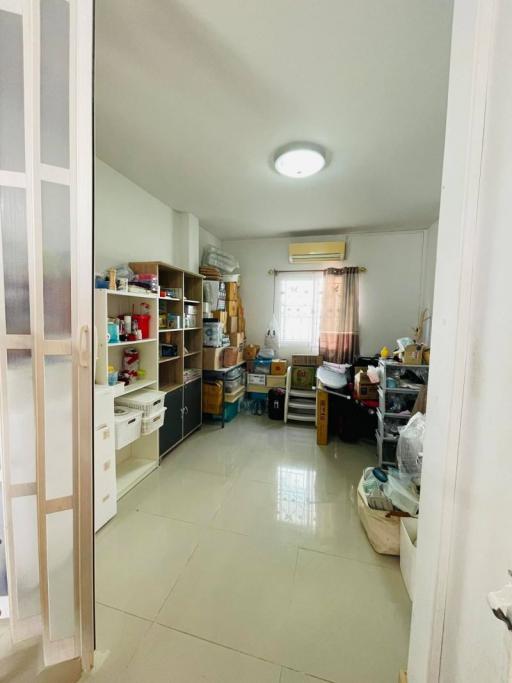 Second-hand house for sale in Sriracha, Thada Town Aura Village, ready to move in.