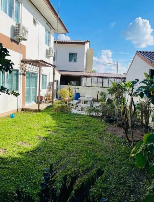 Second-hand house for sale in Sriracha, Thada Town Aura Village, ready to move in.