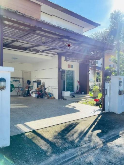 Second-hand house for sale in Sriracha, Thada Town Aura Village, ready to move in.