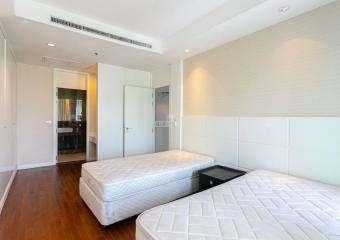 5 Bedroom Duplex Penthouse Apartment in Ploenchit