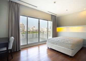 5 Bedroom Duplex Penthouse Apartment in Ploenchit