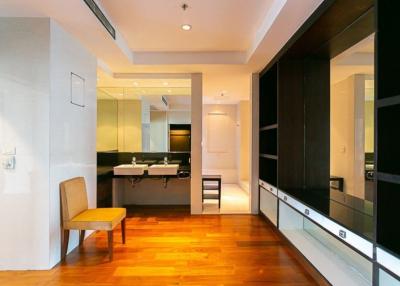 5 Bedroom Duplex Penthouse Apartment in Ploenchit