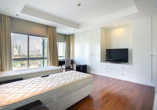 5 Bedroom Duplex Penthouse Apartment in Ploenchit