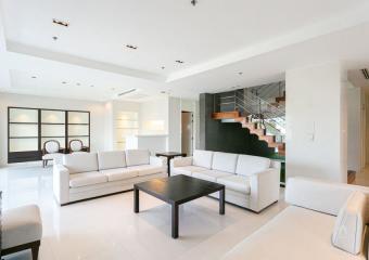 5 Bedroom Duplex Penthouse Apartment in Ploenchit