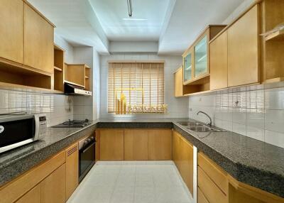 Spacious 2 Bedroom Apartment in Popular Sathorn Area