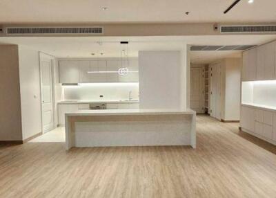 Athenee Residence  3 Bed Condo For Rent in Phloen Chit