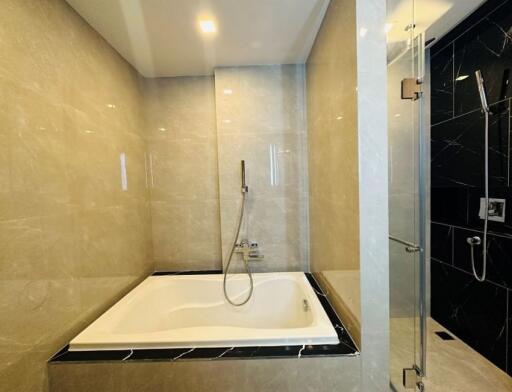 One9Five  2 Bedroom Condo For Rent Near Central Rama 9