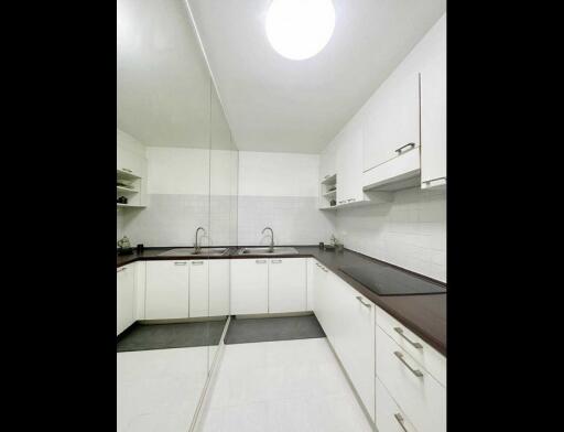 The Forty Nine Plus II  2 Bed Condo For Rent in Thong Lo