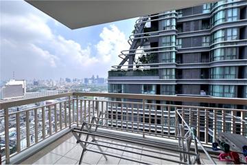 Luxurious pet-friendly corner condo with special amenities, a haven.