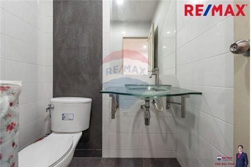 48 Sqm., 1 Bed Condo listed for ฿ 4,355,000.