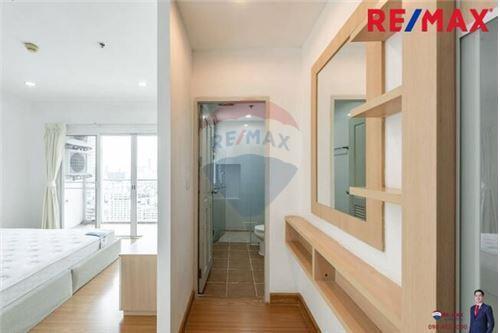 48 Sqm., 1 Bed Condo listed for ฿ 4,355,000.