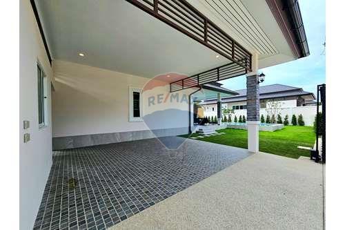 Brand New Pool Villa, 3 Bed 2 Bath in Hua Hin - 920601001-229