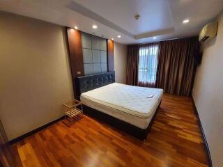 2 bed Condo in Avenue 61 Khlong Tan Nuea Sub District C013397