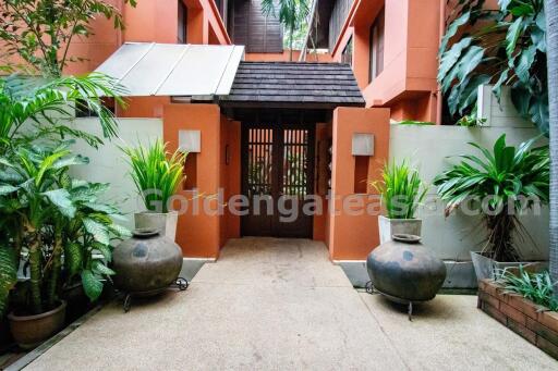 3-Bedrooms Townhome in secure compound - Phrom Phong