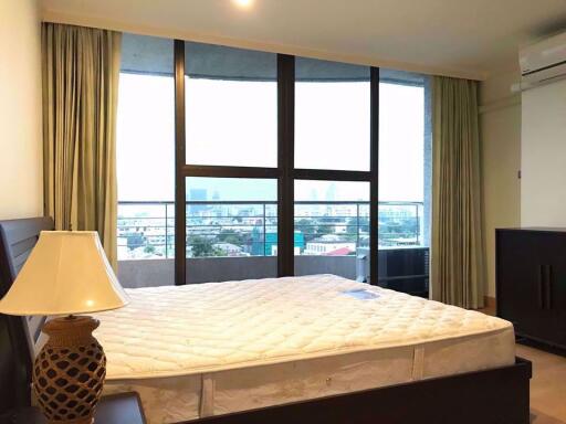 2 bed Condo in Supalai Place Condominium Khlong Tan Nuea Sub District C07185