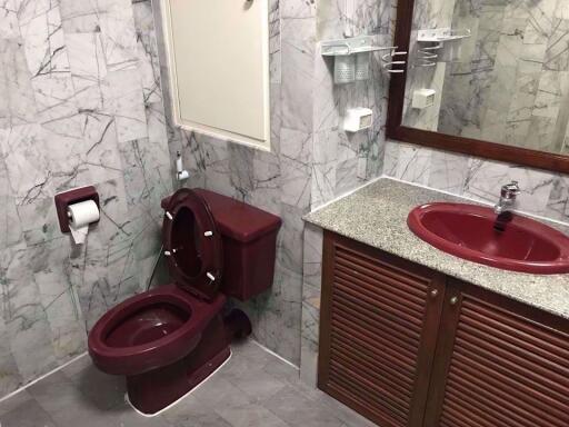 2 ห้องนอน, 2 ห้องน้ำ คอนโด ราคา ฿ 42,000/เดือน