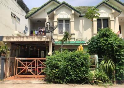 Townhouse for sale in Bang Lamung, Rong Pho, good location, near the Chonburi community.