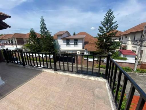 Second-hand house for sale in Chonburi, Mueang Subdistrict, 2-story detached house with private swimming pool, Chonburi.