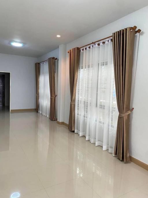 Semi-detached house for sale in Chonburi Ready to renovate Mantra Village, Napa, Chonburi