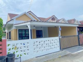 Semi-detached house for sale in Chonburi Ready to renovate Mantra Village, Napa, Chonburi