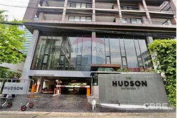 For Rent : Newly renovated 2 Bedrooms, Corner unit at Hudson Sathorn 7