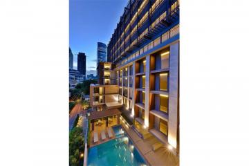 For Rent : Newly renovated 2 Bedrooms, Corner unit at Hudson Sathorn 7