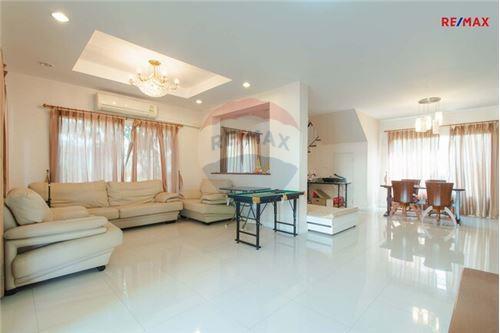 246 Sqm., 4 Beds House listed for ฿ 7,000,000.