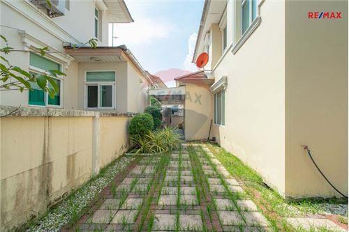 246 Sqm., 4 Beds House listed for ฿ 7,000,000.