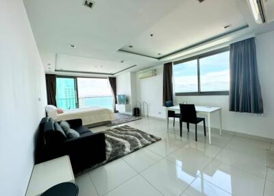 Studio directly at Wongamat Beach for sale