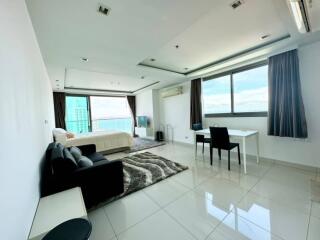 Studio directly at Wongamat Beach for sale