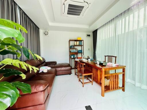 Single house with swimming pool in Huay Yai for sale